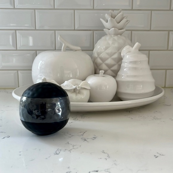 Black Hammered ceramic decorative sphere - Picture 2 of 11